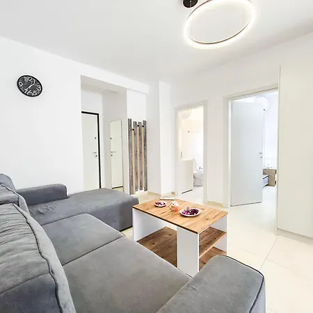 1 Bedroom 1120 Apartment *